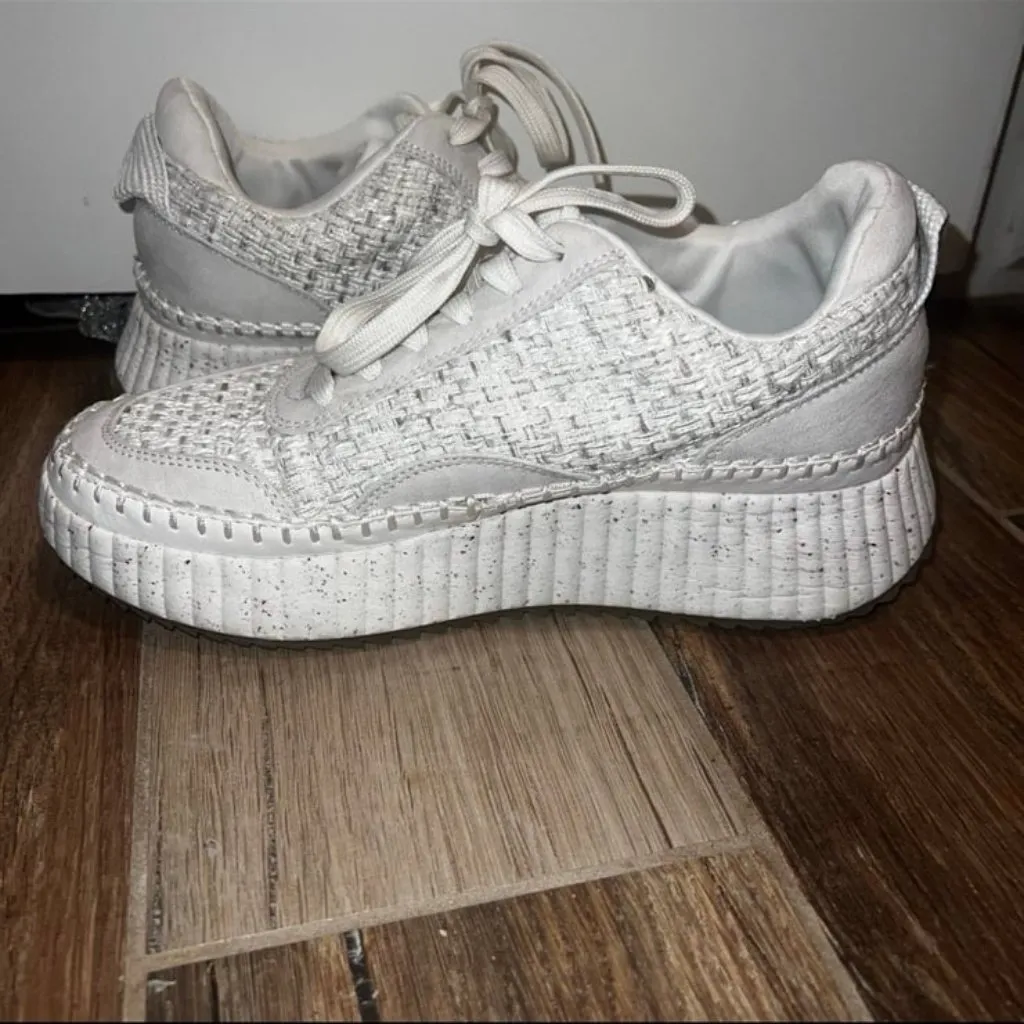 Universal Thread Women's Persephone Sneakers Size 8.5 - Image 4