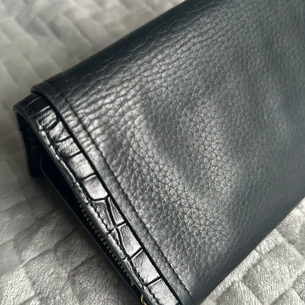 Women's Baylis Road 2.0 Faux
Croc Flap Over Wallet - Image 5