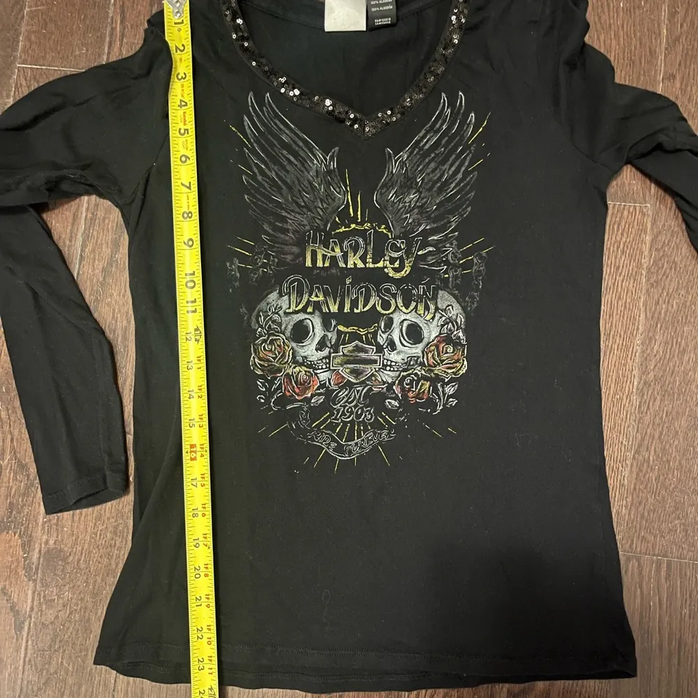 Black Medium Harley Davidson Long Sleeve T with sequence V neck 2 skulls - Image 4