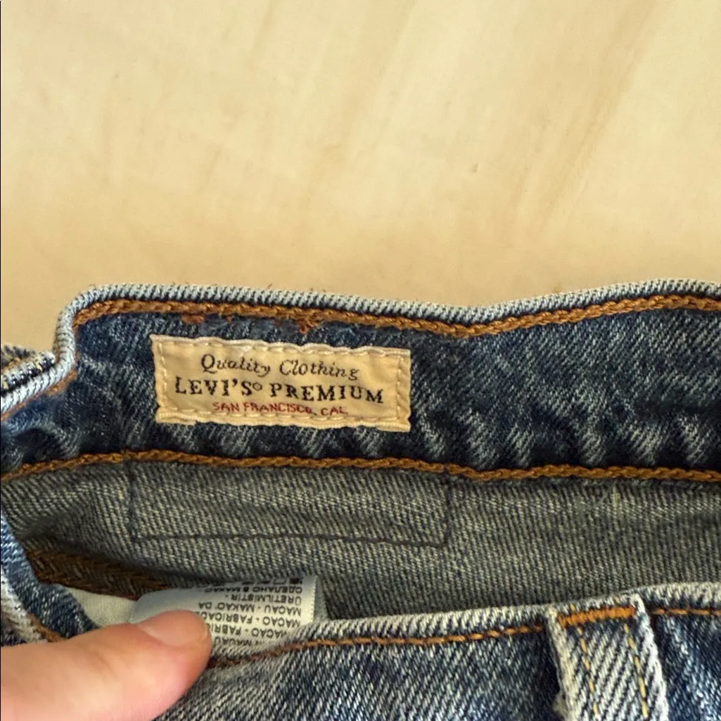 Levi’s 501 mid thigh Denim Distressed Women high rise Shorts - Image 8