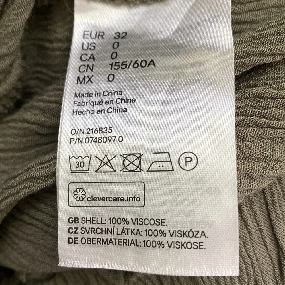 H&M Divided Army Green Size 0 Women's Teen Girl Elastic Waist Shorts - Image 8