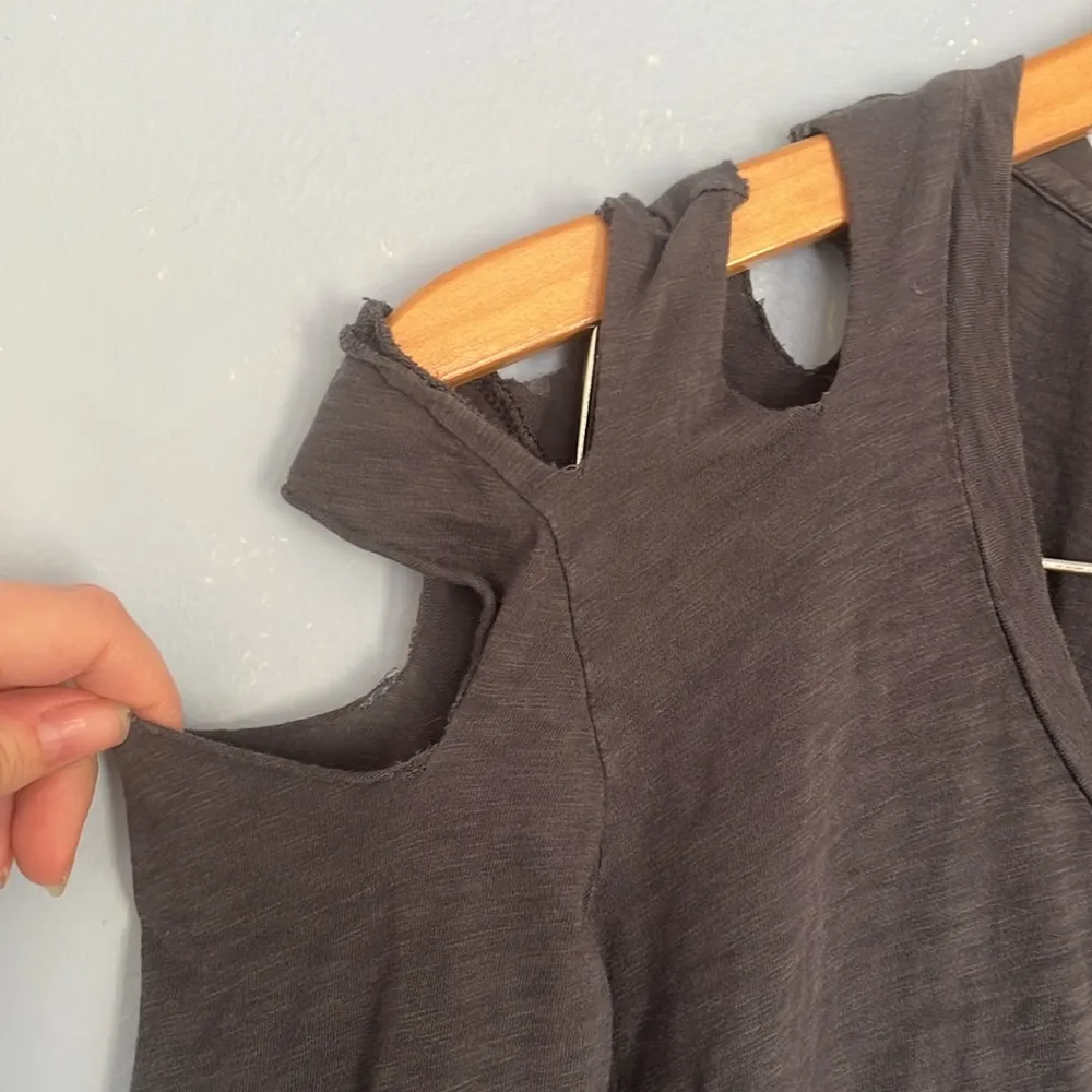 Velvet by Graham&Spencer Slashed Cut Out Upper Arm Lightweight Long Sleeve Top Gray Size M - Image 5