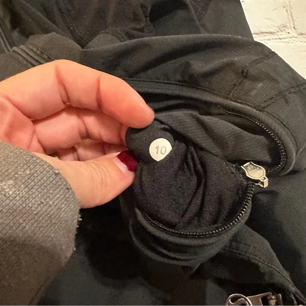 Lululemon light weight jacket - Image 11