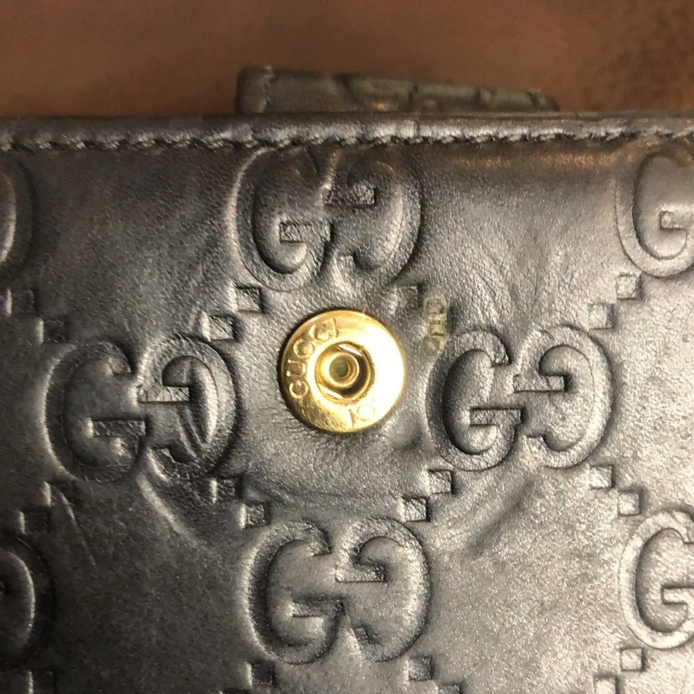 GUCCI Black Lambskin GG Guccismo Bifold Wallet With Billfold Coin Section - Image 4