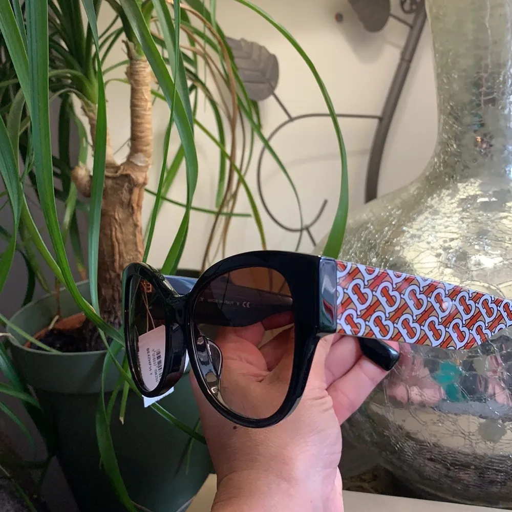 Authentic BURBERRY 54 Butterfly acetate sunglasses - Image 4