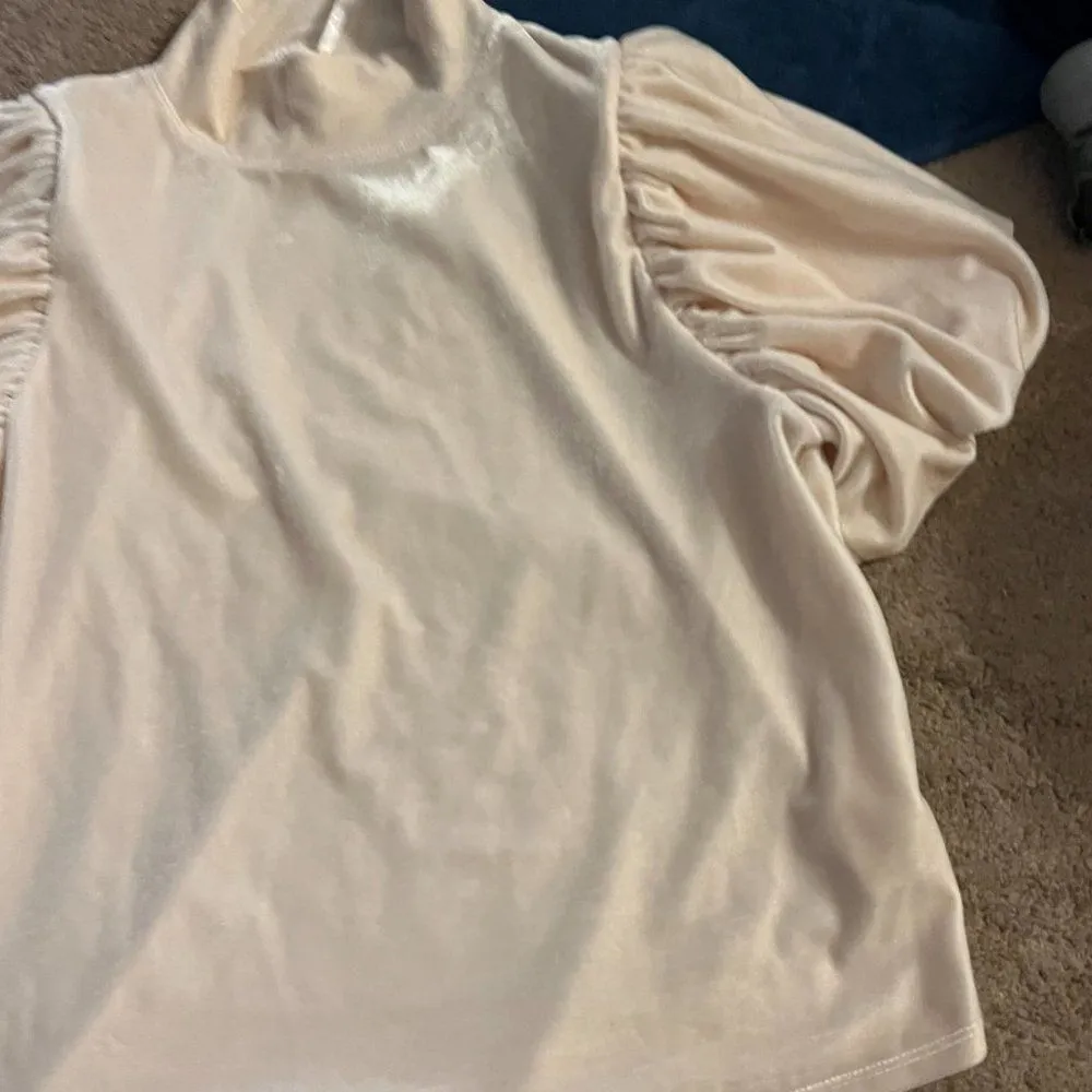 Free People Blush Velvet Puff Sleeve Top NWOT small - Image 6