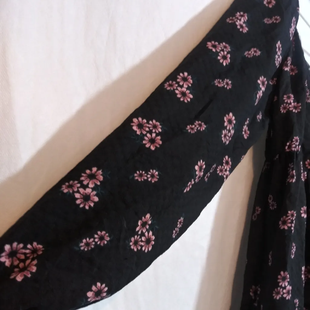 Wild Fable Dark Floral Long Sleeve Tie-Front Muse Dress Size M - Image 4