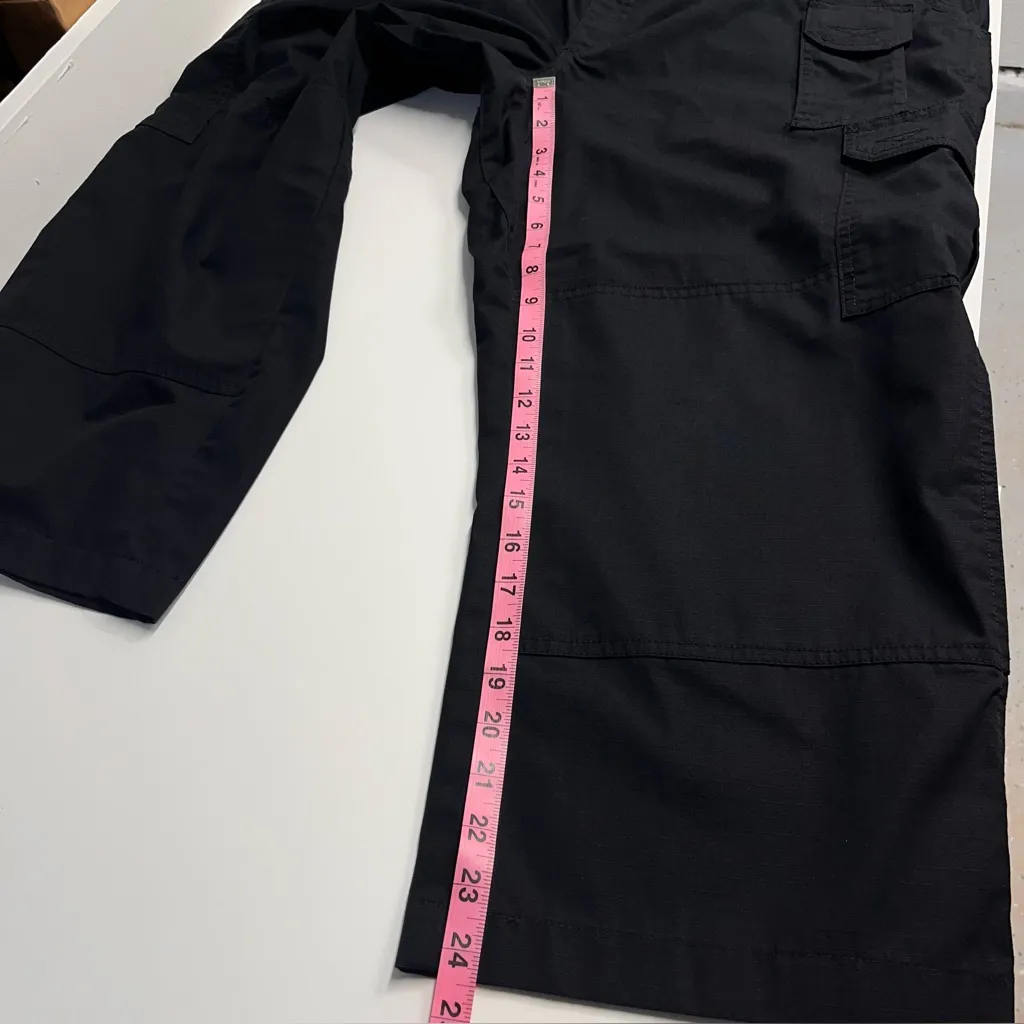 Imperfect 5.11 Tactical capri pants black cargo pants size 18 regular pockets - Image 2