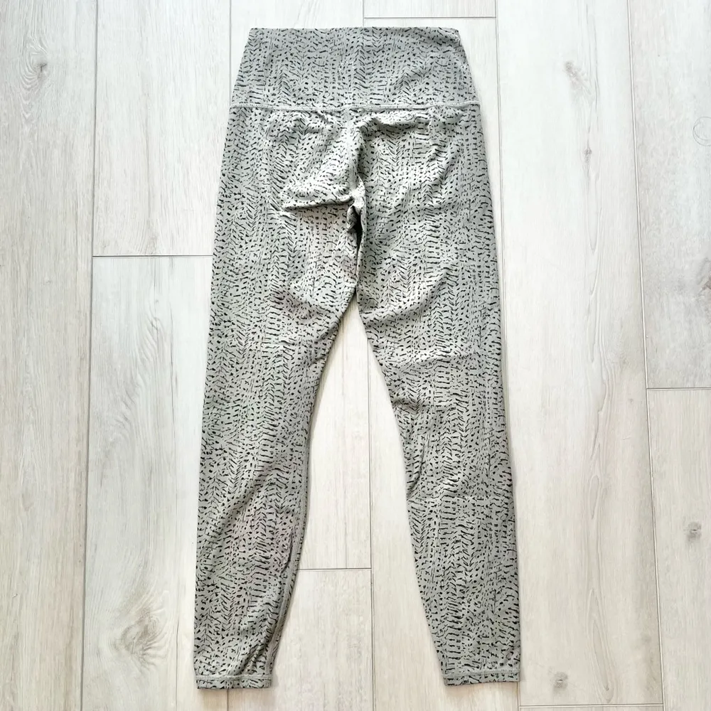 Varley  Patterned Leggings Size Small - Image 3