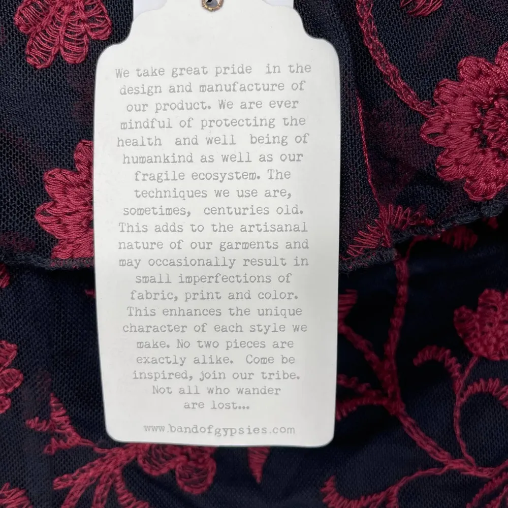 BAND OF GYPSIES BLACK LACE & RED EMBROIDERED FLORAL DESIGN BODYSUIT SIZE SMALL - Image 4