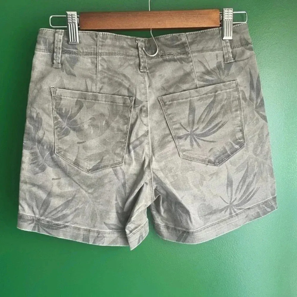 CLEARANCE! Women’s Tribal Jeans Shirts Tropical Olive Green EUC Size 2 - Image 3