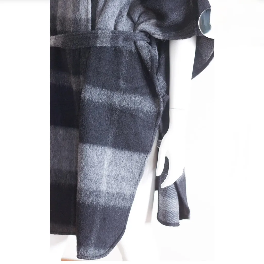 Vintage Gray Mohair and Alpaca Belted Poncho from the Gap - Image 6