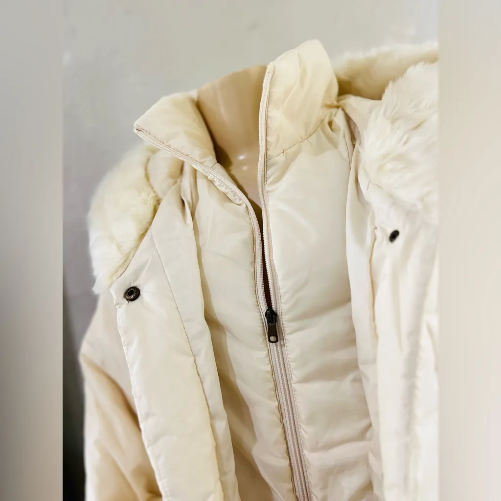 Larry Levine Down Filled Coat Beige Faux Fur Trimmed Hood
Winter Coat Size Large - Image 5