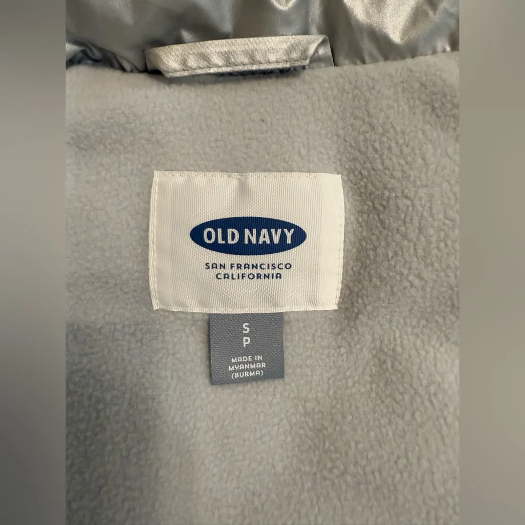 Old Navy Women's Shiny Silver Vest - Image 5