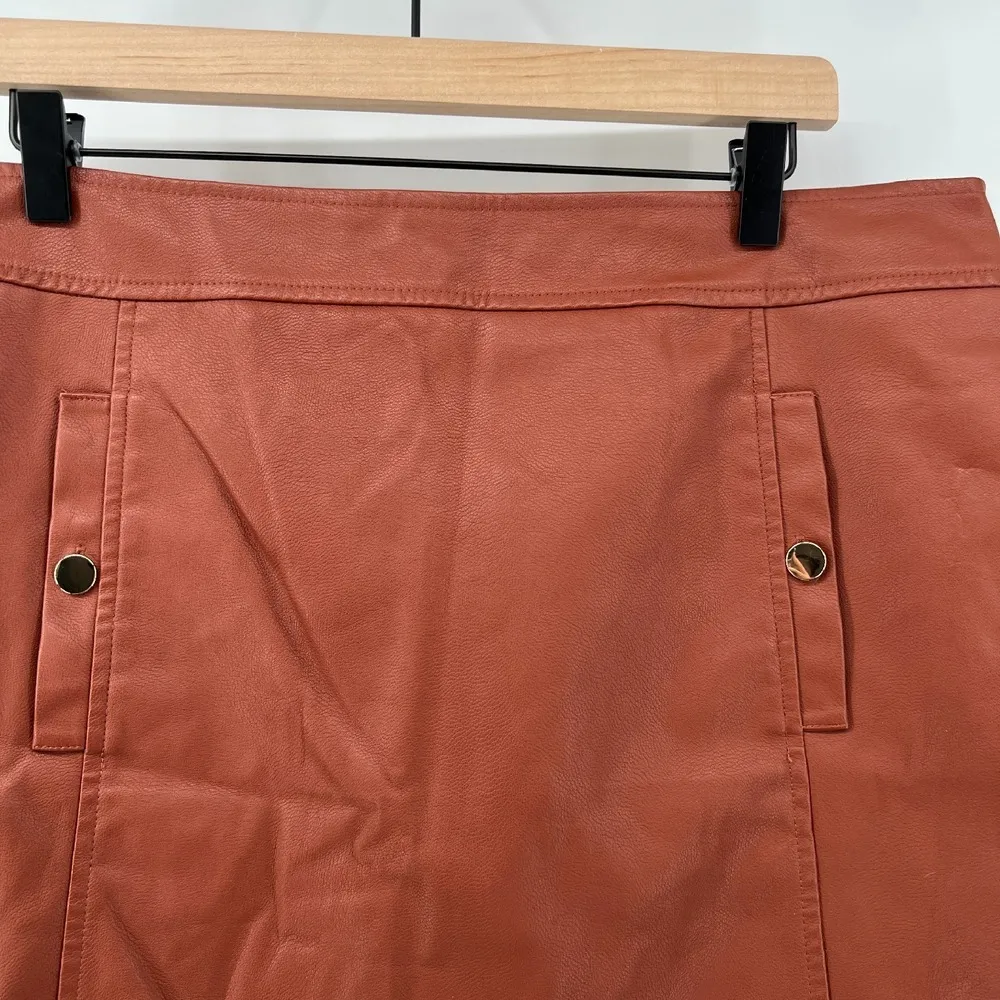 Ann Taylor Loft Women 14 Vegan Leather A-Line Skirt Rust Brown Pockets Faux Gold - Image 2