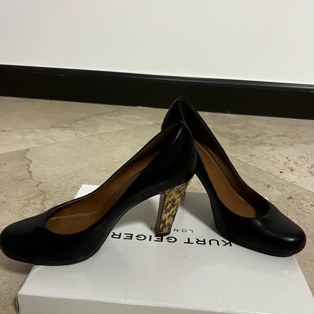 Tahari Black and Patterned Heels Size 6.5 - Image 6