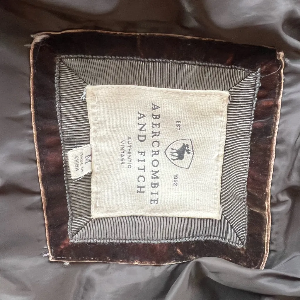 Vtg Y2K 2000 Abercrombie & Fitch Navy cropped puffer Jacket Faux fur hood logo M - Image 9