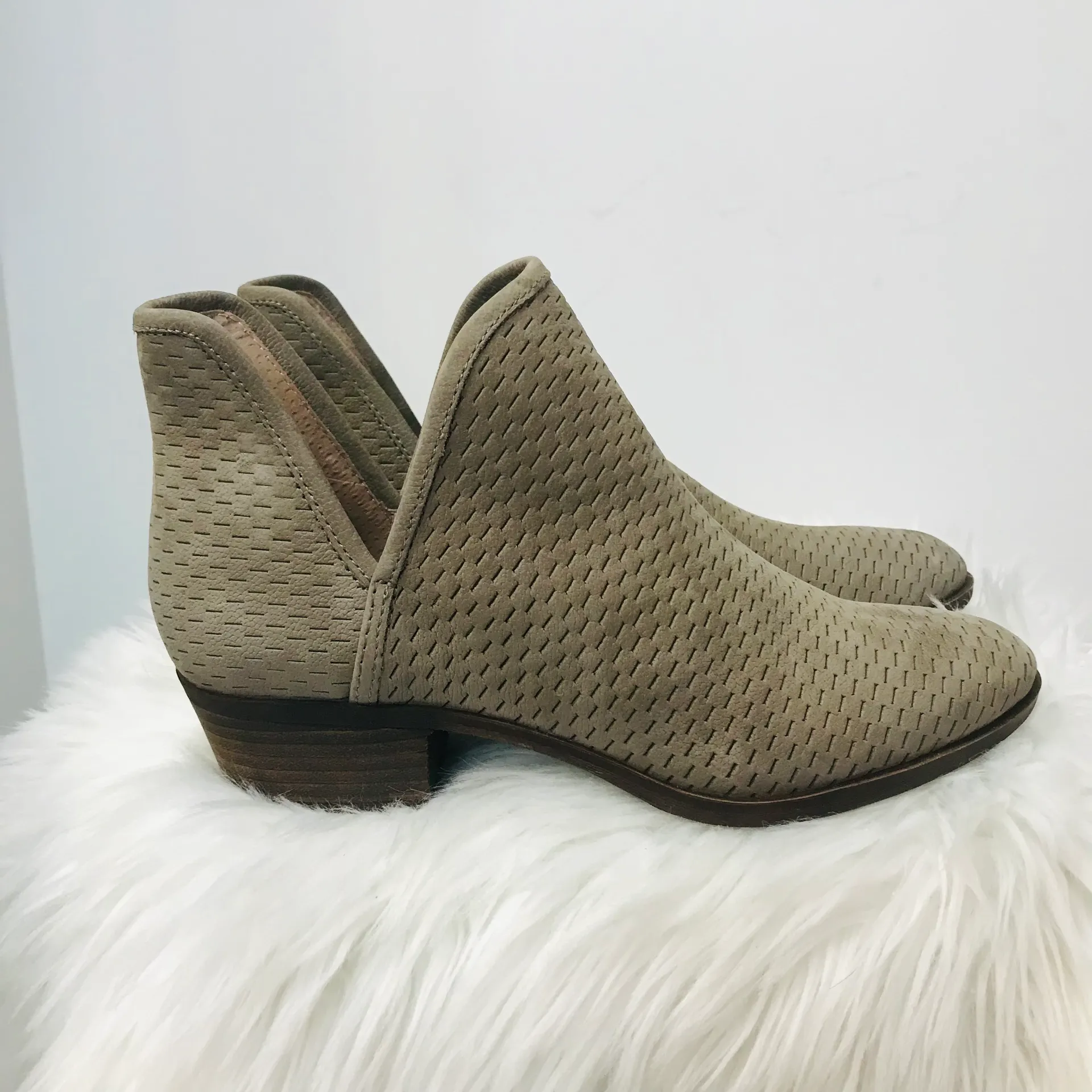 BALEY BOOTIE brown tan  size 8.5. - Image 3