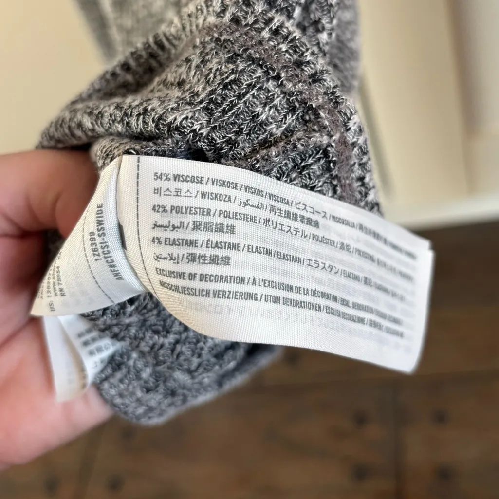 Abercrombie Ruffle MockNeck long sleeve top gray size medium feminine minimalist - Image 5