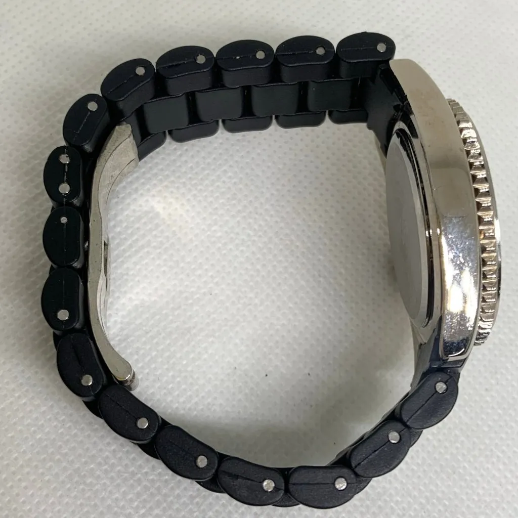 Vernier women’s watch quartz analog rhinestones silver tone 38mm running - Image 9