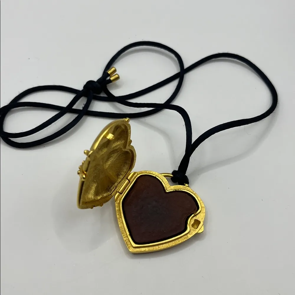 Vintage Estee Lauder Solid Perfume Compact, Chained Heart Black Satin Necklace - Image 9
