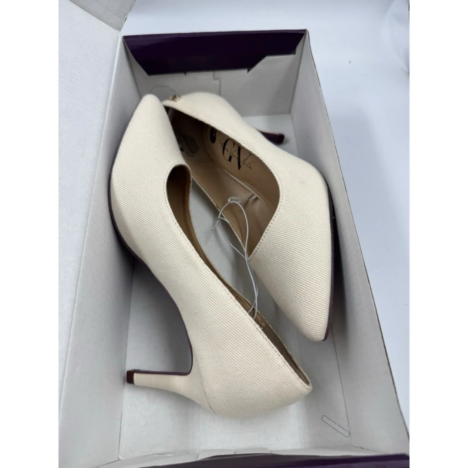 New Gloria Vanderbilt Women's Marilyn Pumps White Closed Toe Heels Sz 6 Shoes - Image 13