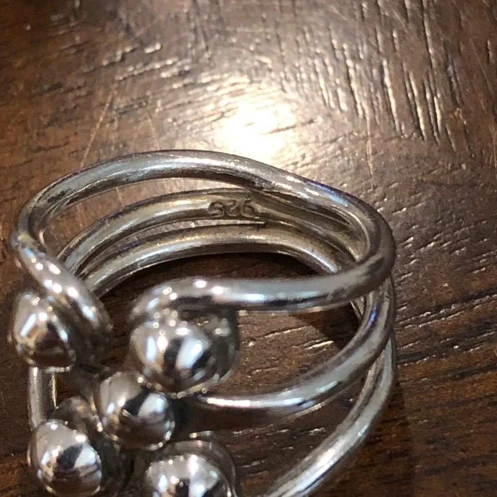 Modern Style Sterling Silver Split Shank Ring Size 7 - Image 6