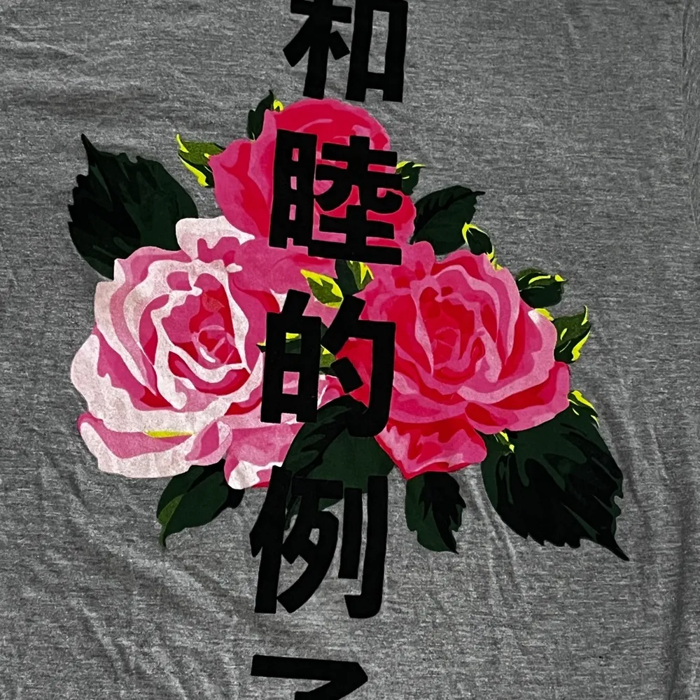 Call Your Mother Floral Chinese‎ Script Gray TShirt Size Medium Indie Streetwear - Image 4