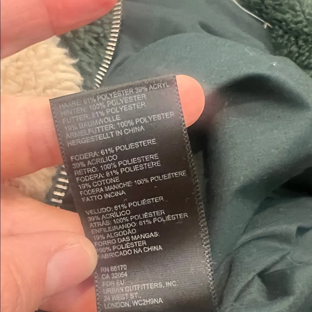 BDG  Chevron Sherpa Jacket in Earth Tones size medium. - Image 9