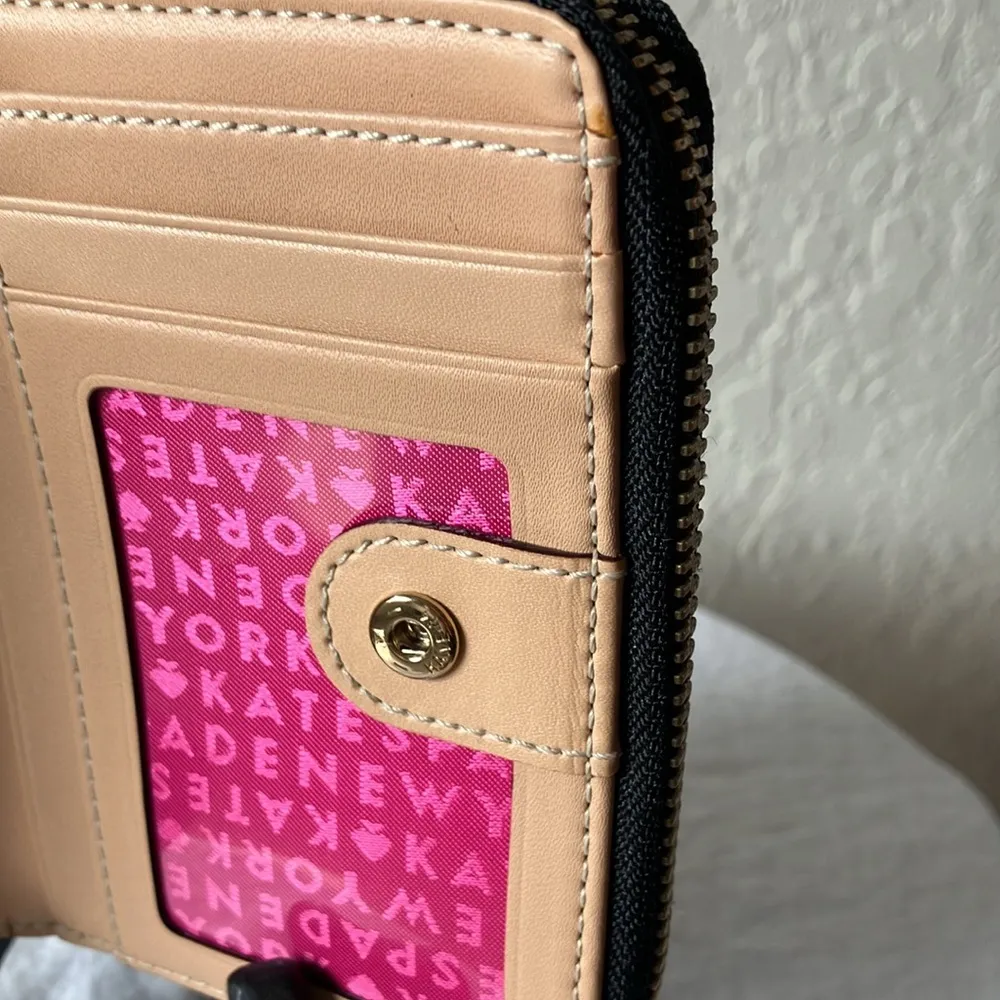 Kate Spade: Cara Wellesley Bifold Wallet- zip area - Image 5