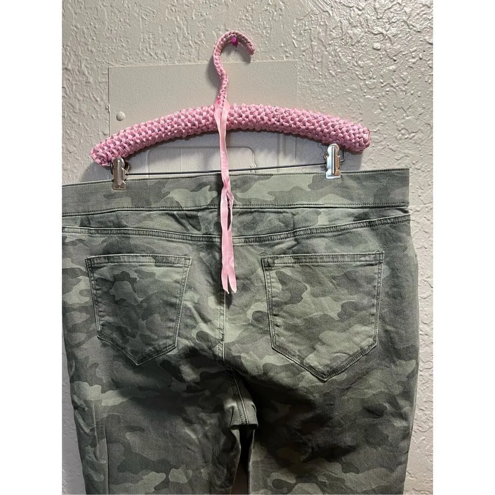 Sonoma Good For Life Camo Pull On Jeans Woman’s Size 16W - Image 10