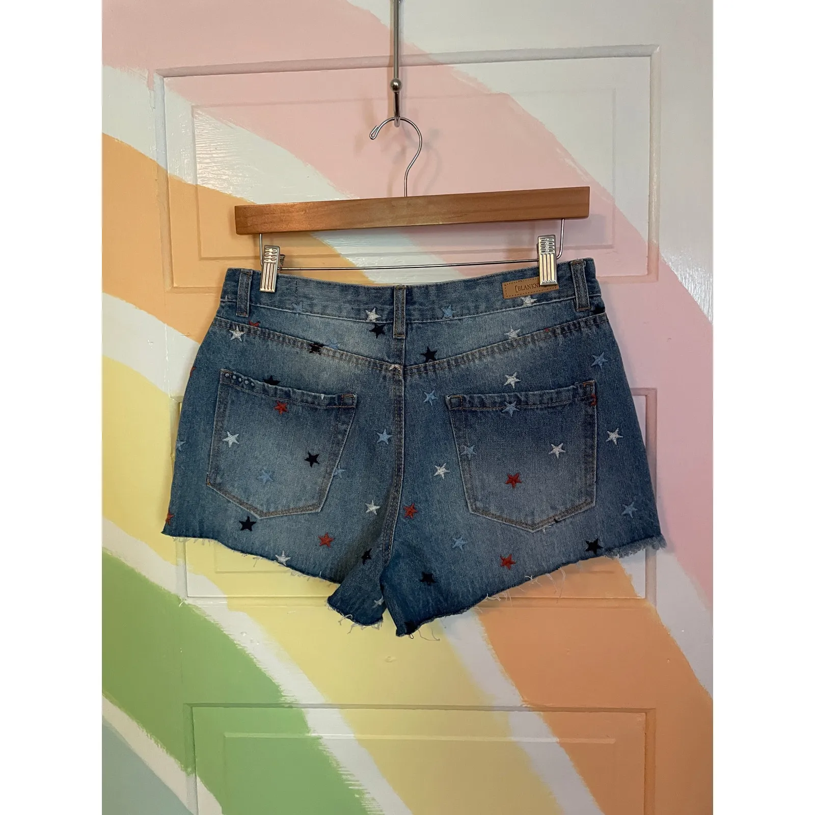 Blank NYC The Barrow Denim Star Embroidered Cut Off Shorts - Sz 27 - Image 5