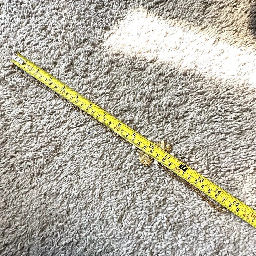 Avon vintage fall leaves good tone faux pearl necklace - Image 7