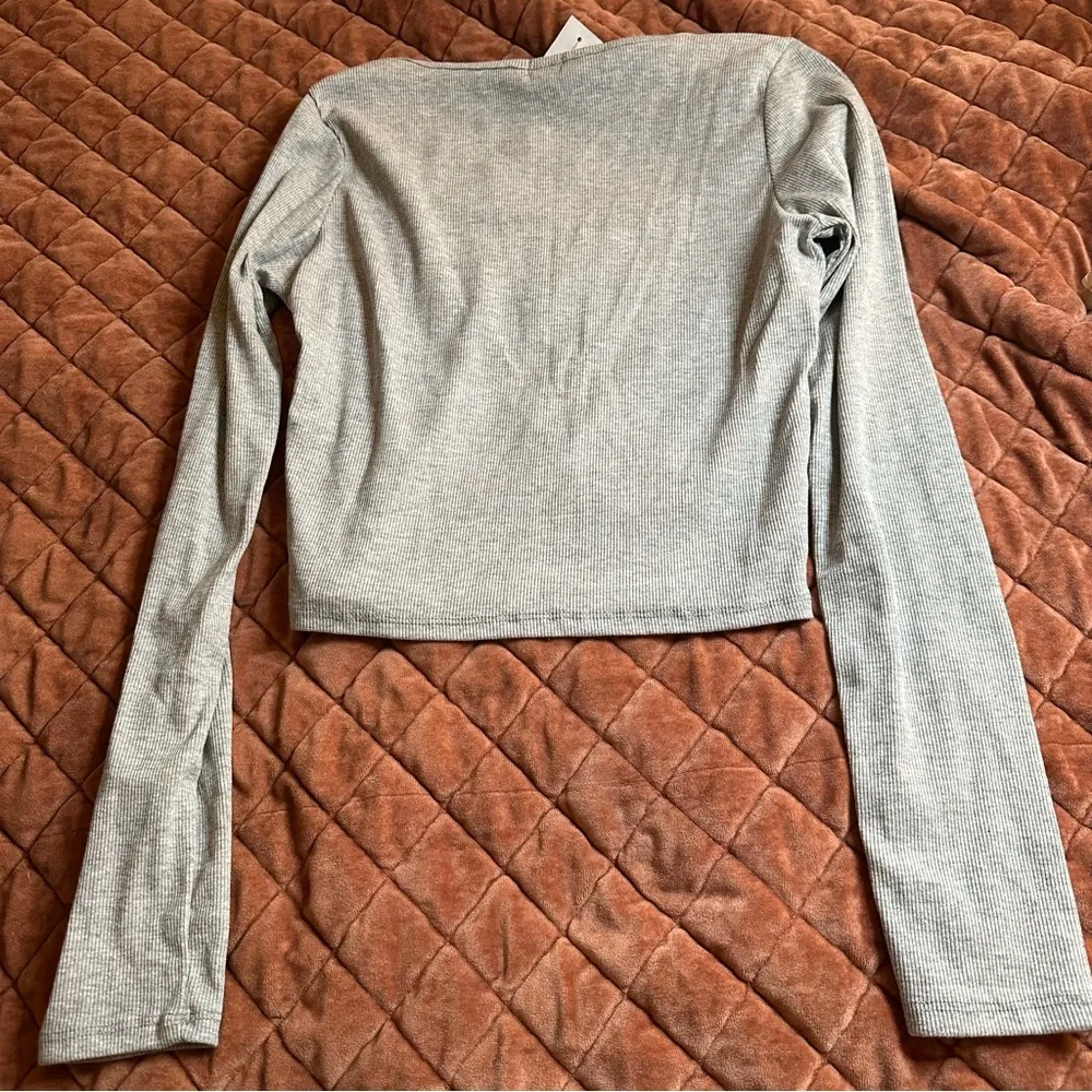 NWT Tilly’s Gray Long Sleeve Women's Top - Image 3