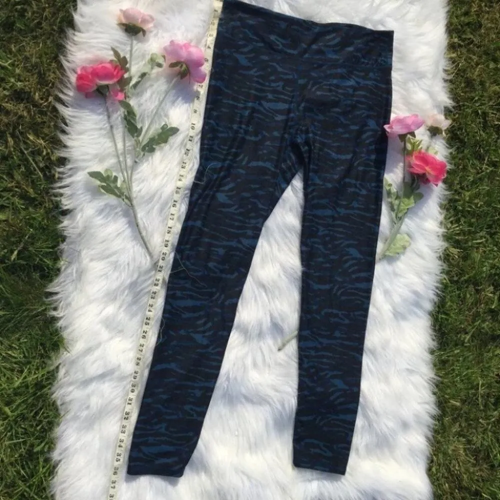 Fabletics Blue Black Animal Print Workout Leggings Size Small/Medium - Image 5