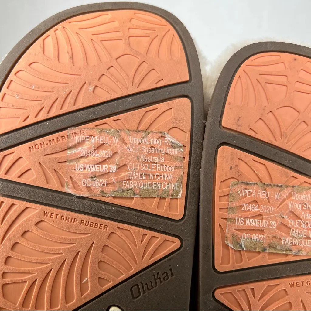 OluKai | Size‎ 9 Woman’s Tan Fuzzy Sandals Stipper Thong - Image 6