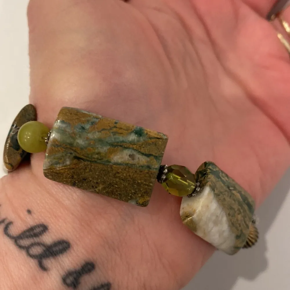 Bracelet Multicolored Rectangular Gemstones with Beads Between EUC OS Neutral - Image 4