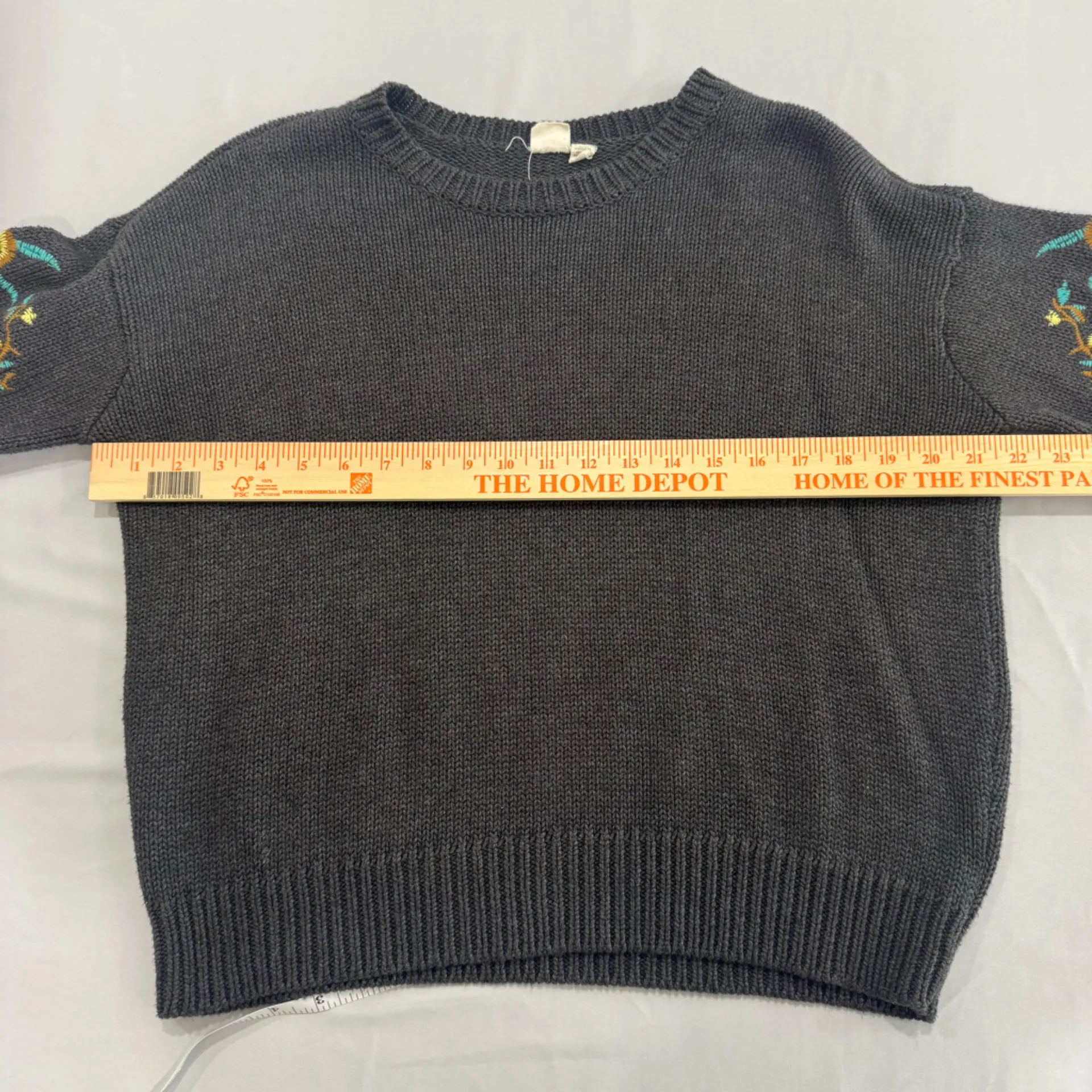 Beautiful Floral Embroidered Sleeve Dark Gray Sweater Small - Image 4