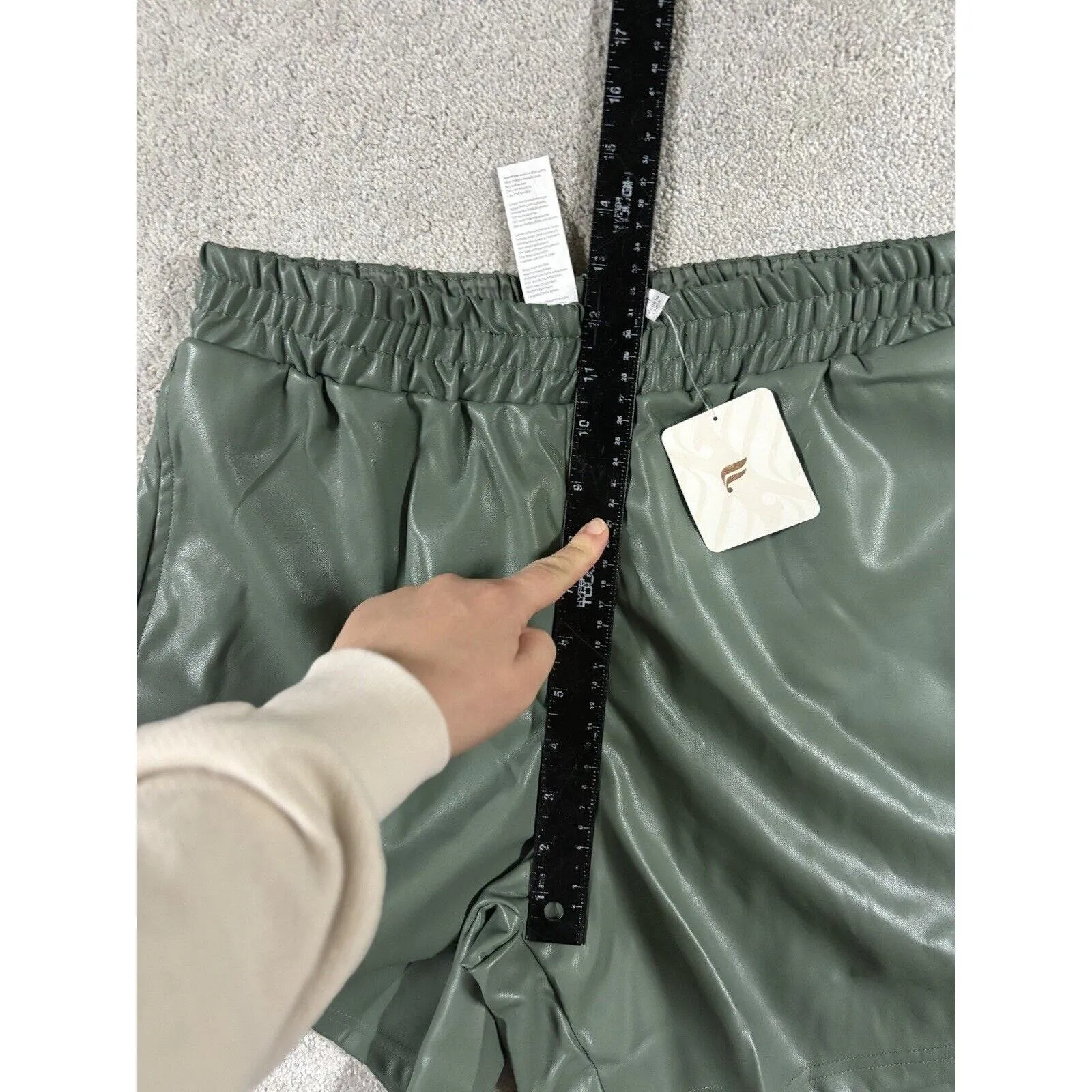 Fabletics Womens Vegan Leather‎ Shorts M Olive - Image 8