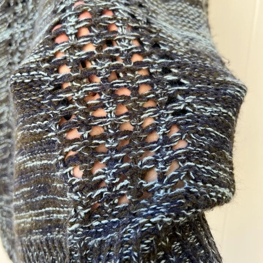 𝅺olive and‎ Oak Olive Green, White and Blue Sweater Size Small - Image 5