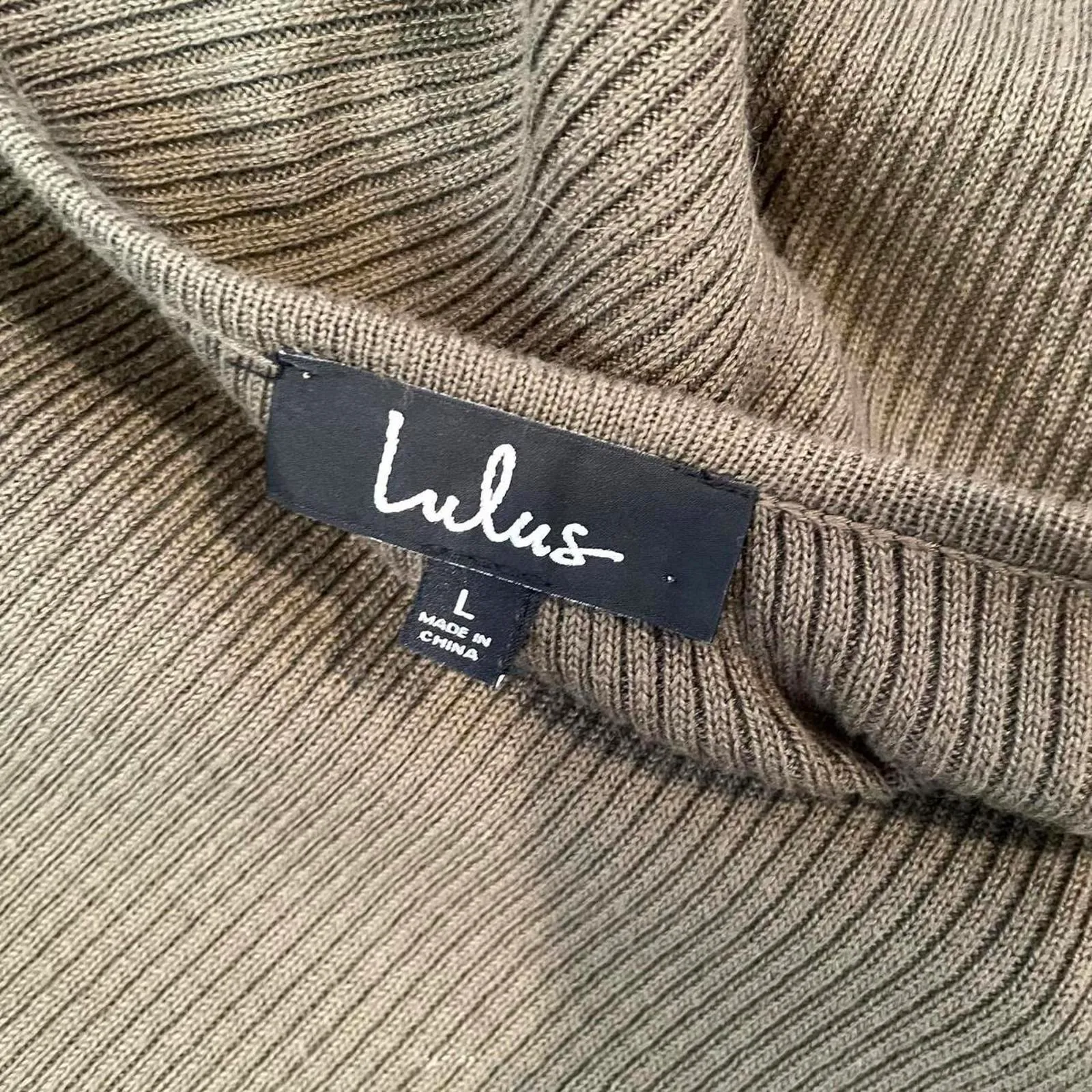 Khaki green ribbed knit mini dress with buttons and long sleeves - Image 6