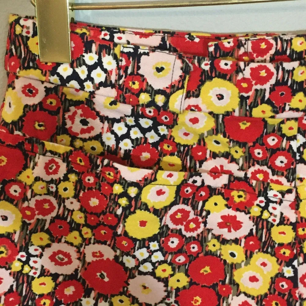 Kate Spade Saturday Floral Red Yellow Women's Shorts Size 2 - Image 3