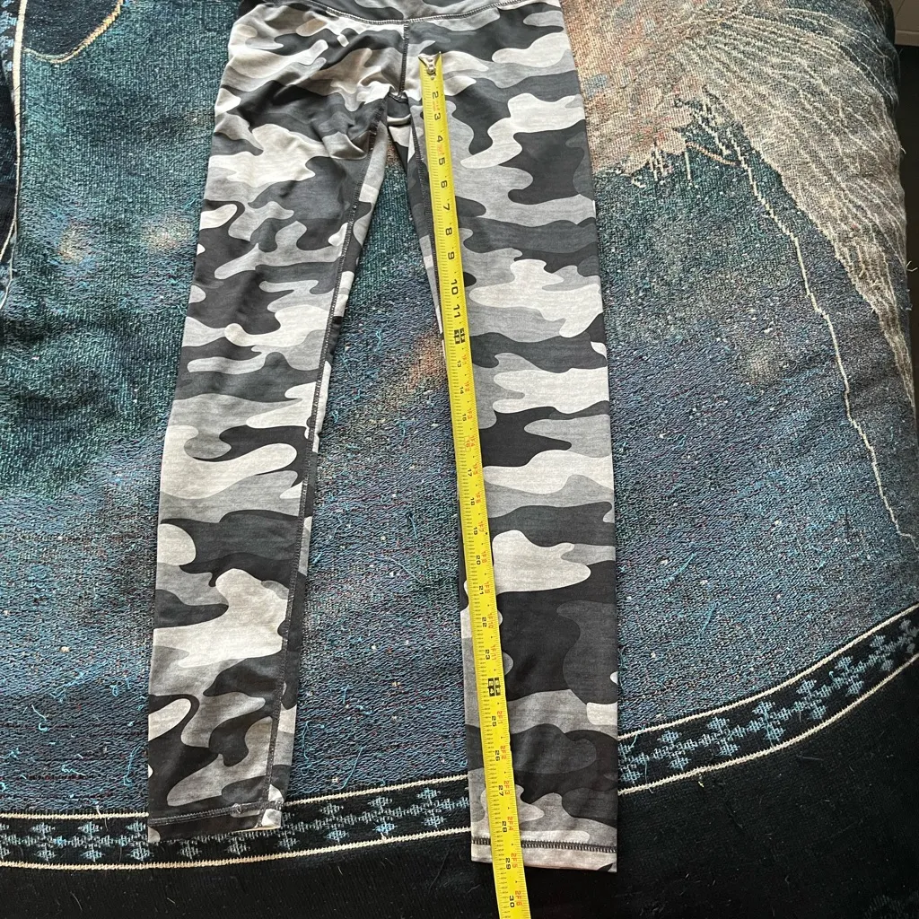 Reebok Black White Camo High‑Rise Leggings SZ S Moisture‑Wicking Workout Yoga - Image 11