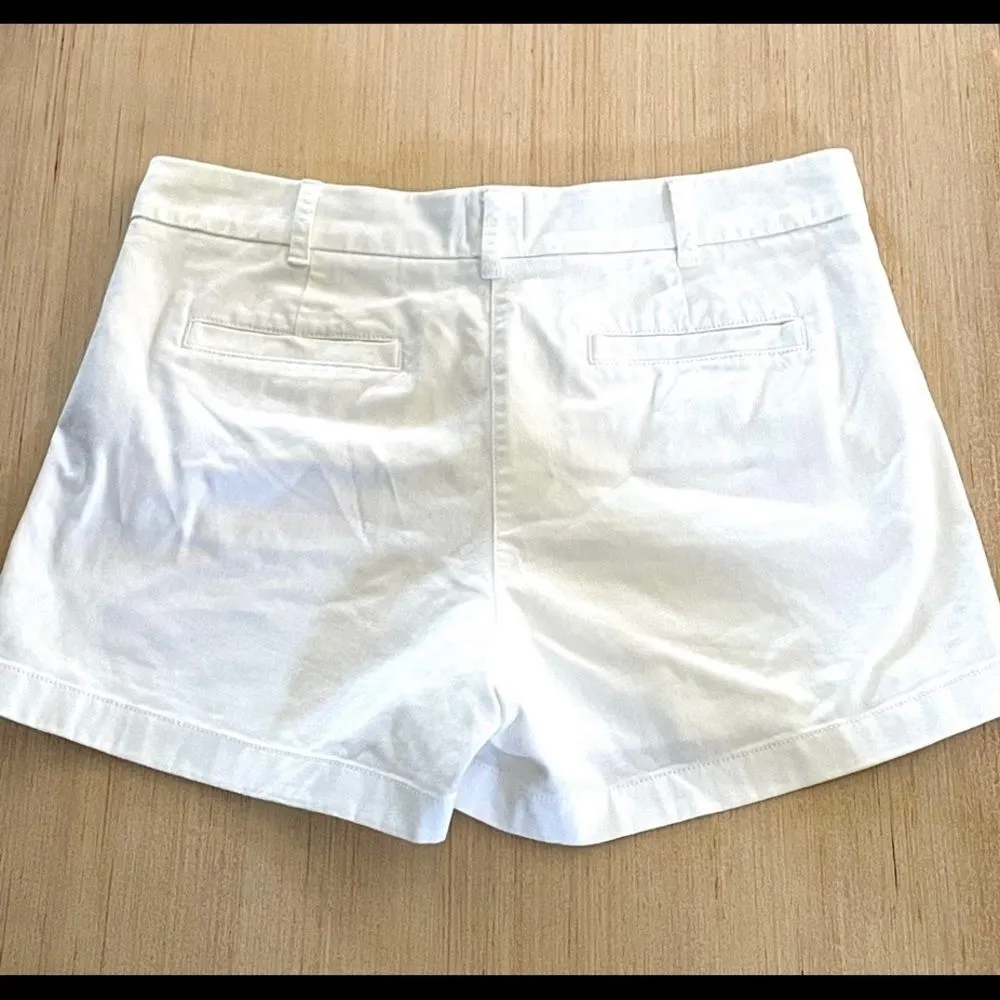 J Crew white classic chino shorts Size 8 - Image 3