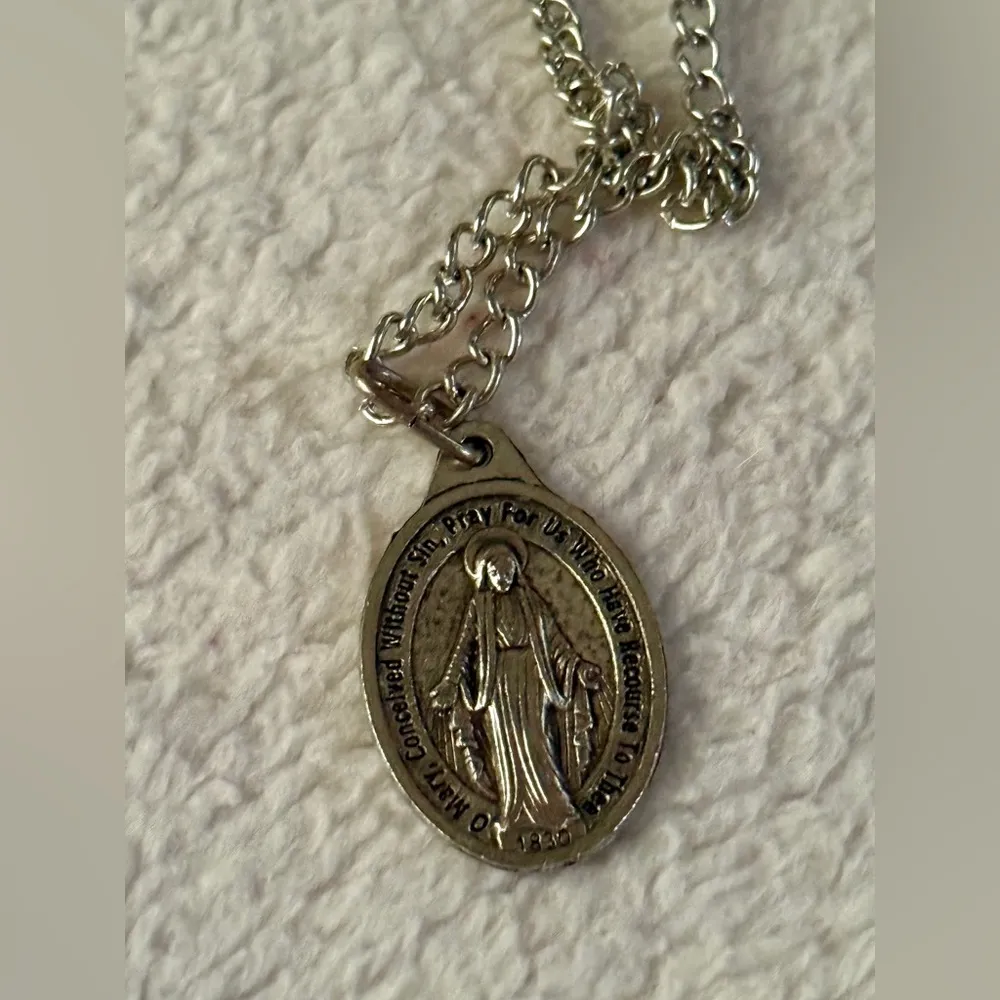 Religious Necklace NWT Silver - Image 4