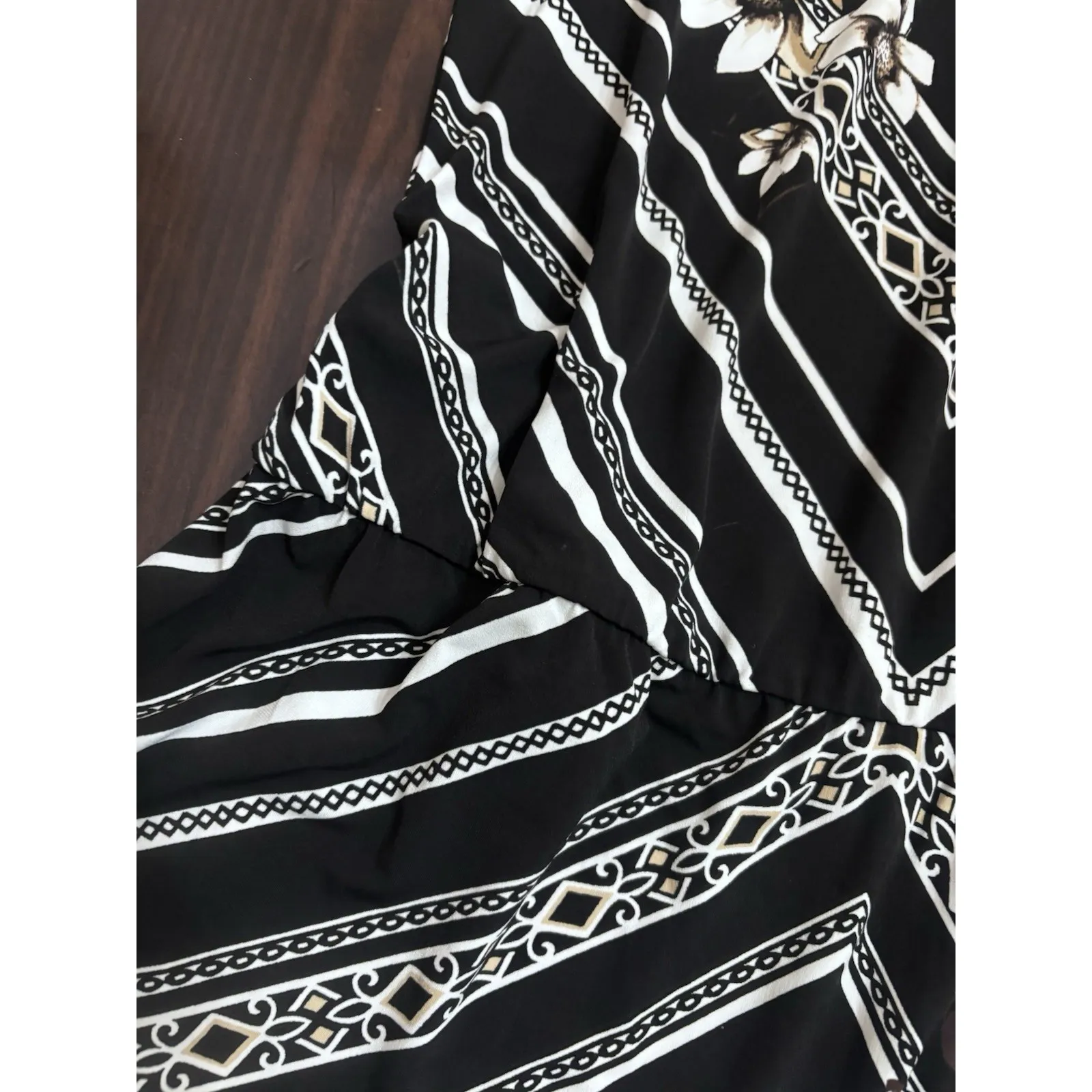 WHITE HOUSE BLACK MARKET WHBM long Line Tie Neck Tank Large - Image 6