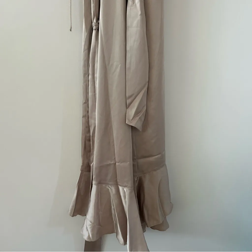 NWT Show Me Your Mumu Samantha Ruffle Champagne Luxe Satin Wrap Dress Size S - Image 8