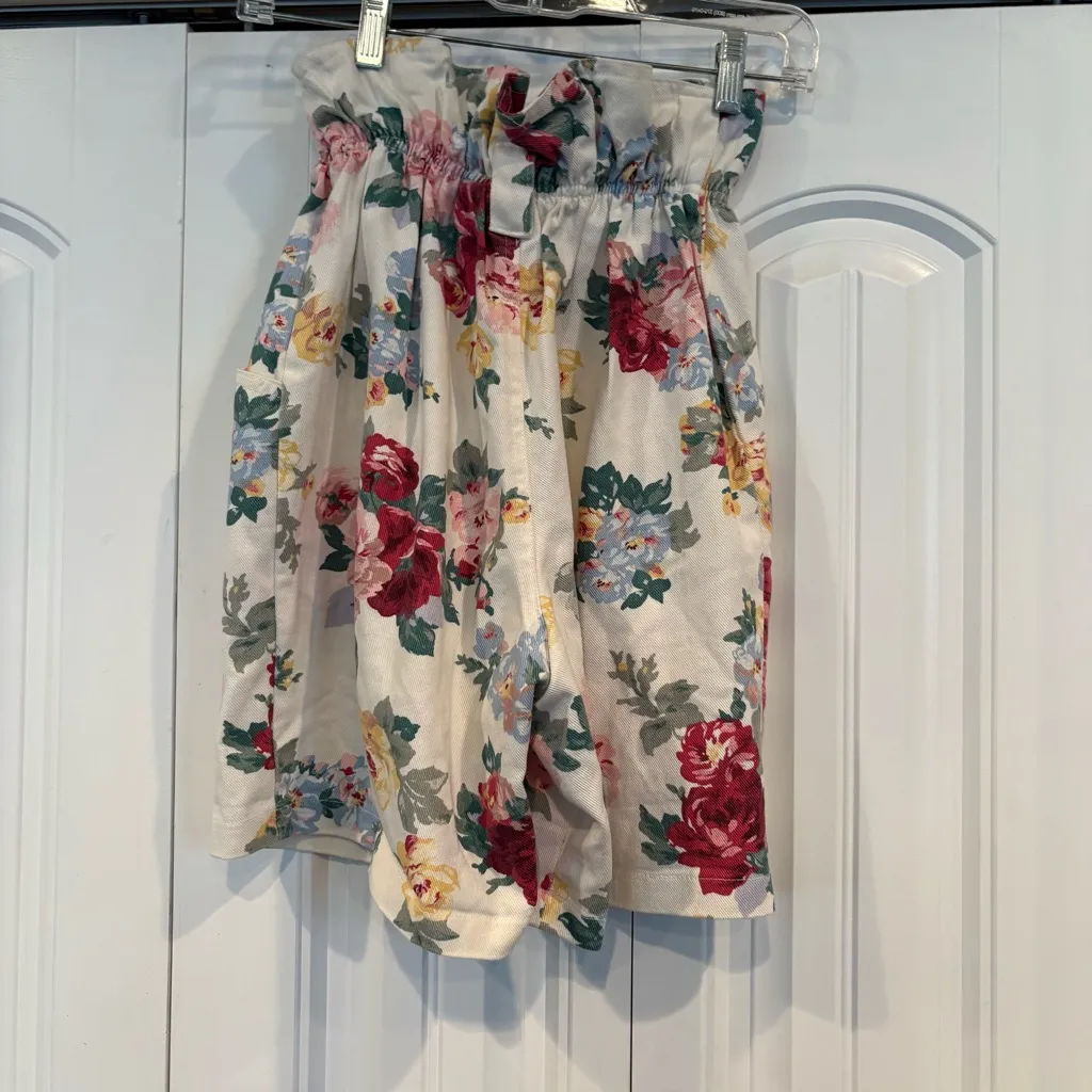 Rampage White‎ Floral High Waisted Paper Bag Shorts Size 5 - Image 2