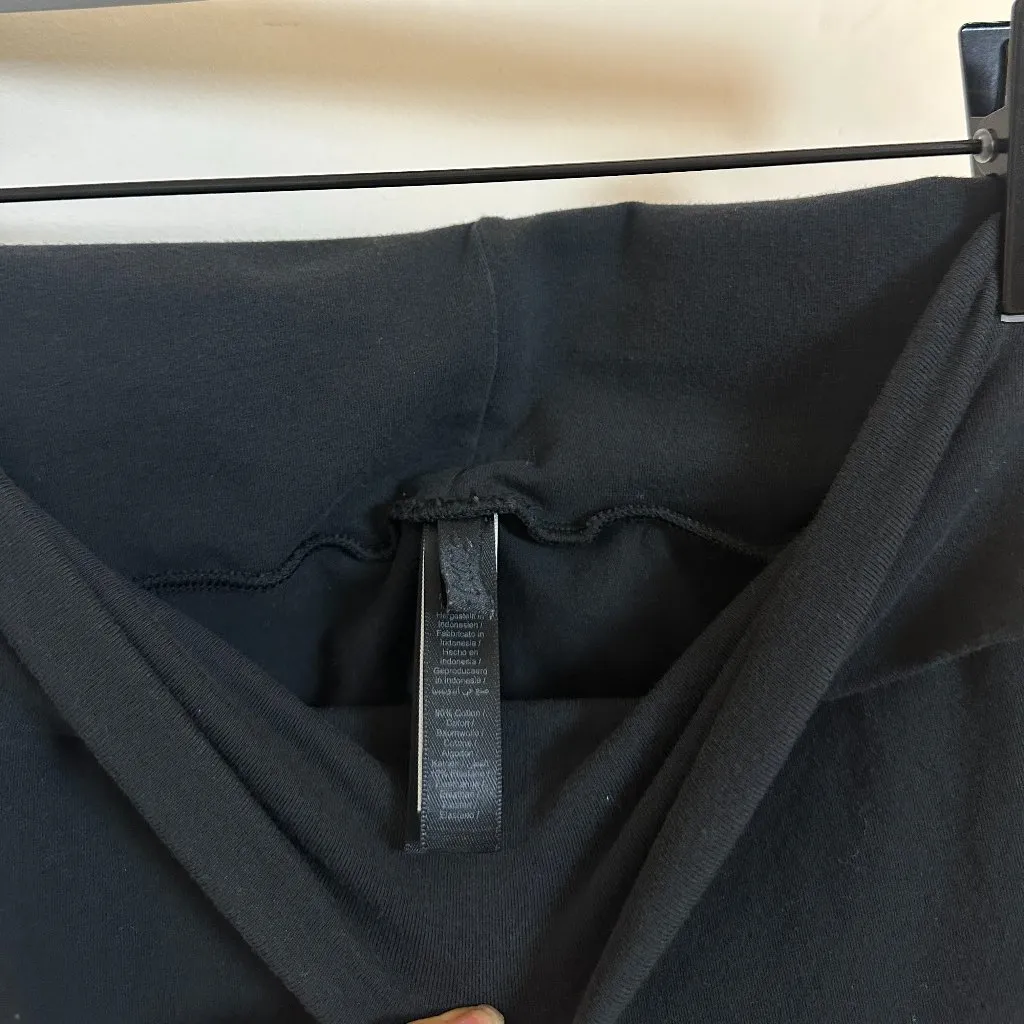 SKIMS Foldover Pants in Soot Black Size Large - Image 5