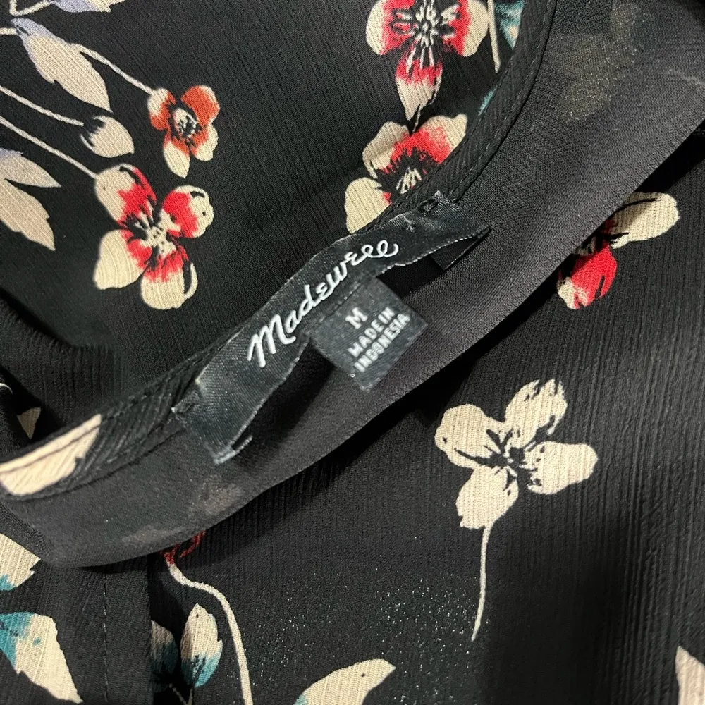 Madewell Botanical Print Wrap Top In True Black Size Medium - Image 4